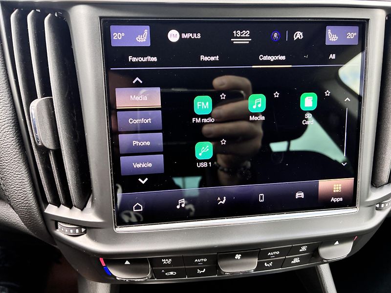 Maserati Levante 2.0l 243kW GT Hybrid 4x4       - fotka 31 z 41