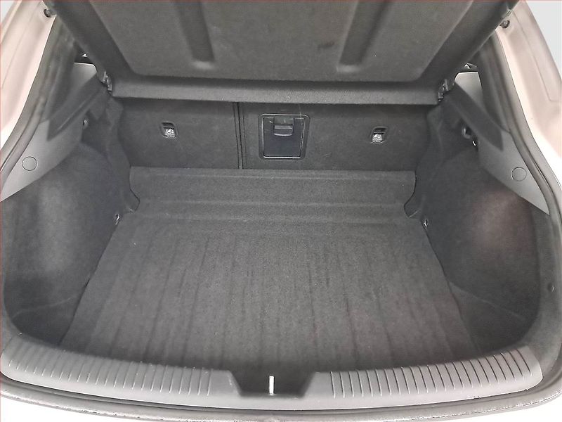 Hyundai i30 (2018) 1.0 T-GDI, Navi, Tempomat - fotka 14 z 21