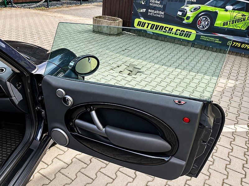 Mini One 1,6i (66kW)*PANORAMA* - fotka 14 z 14