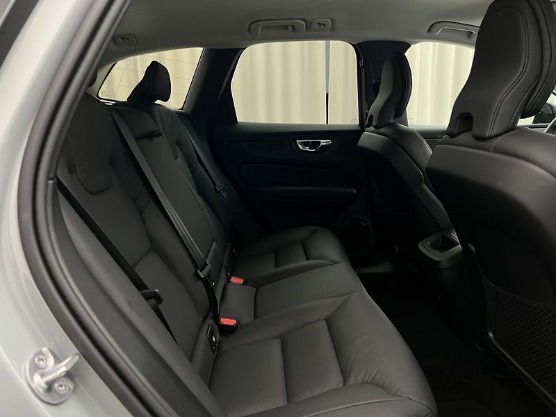 Volvo XC60 B5 AWD PLUS DARK AUT REZERVACE - fotka 22 z 44