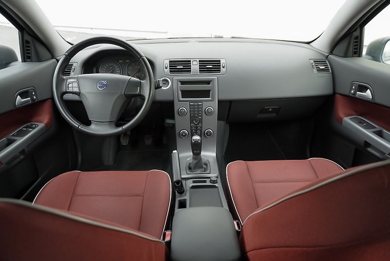 Volvo C30 1.6 16V Kinetic - fotka 26 z 36