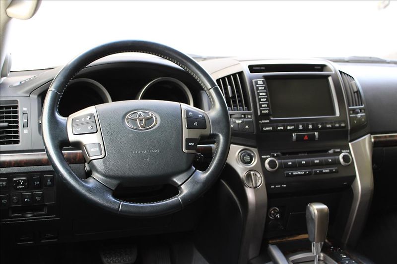 Toyota Land Cruiser 200 4.5 D-4D V8 / CZ - fotka 15 z 38