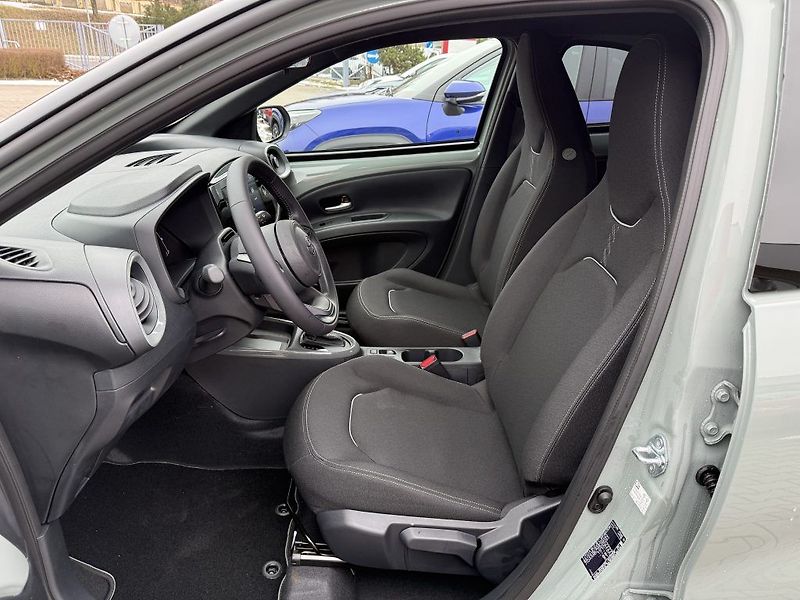 Toyota Aygo 1.5 Hybrid MC26 Style Smart - fotka 13 z 23