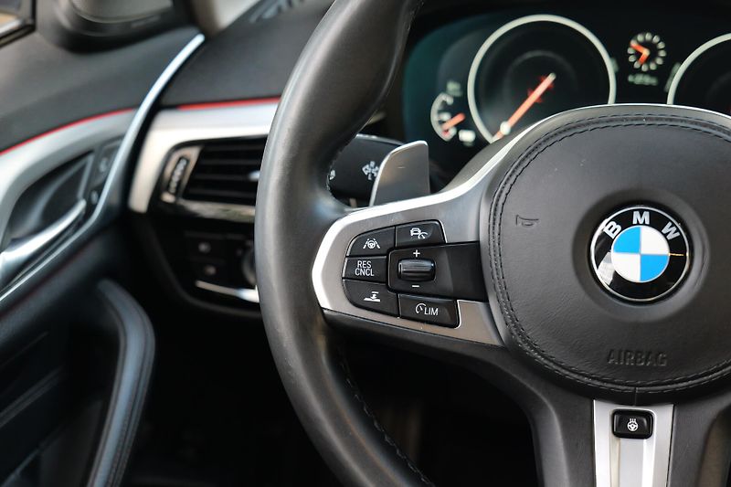 BMW Řada 5 530xD Aktiv.Podvozek TopVýbava - fotka 15 z 48