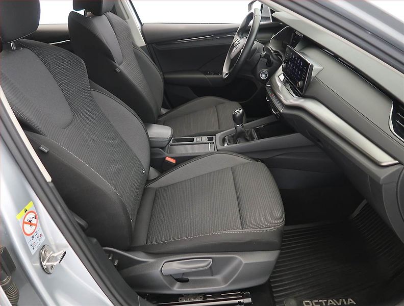 Škoda Octavia (2023) Ambition 2.0 TDI, ČR,1.maj - fotka 9 z 24