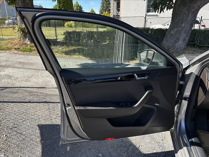 Škoda Superb 2,0 TDi 4x4  L&K DPH WEBASTO - fotka 10 z 50