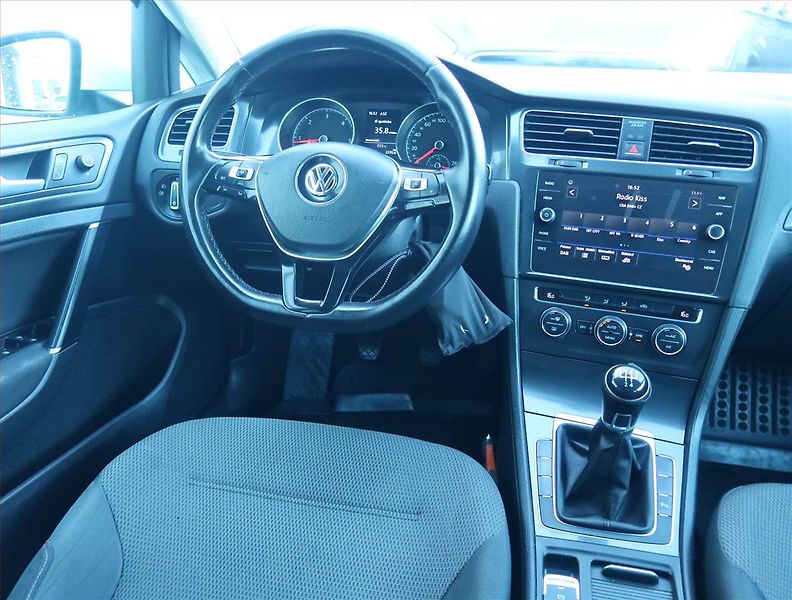 Volkswagen Golf (2017) 1.6 TDI, Navi, Tempomat - fotka 7 z 17