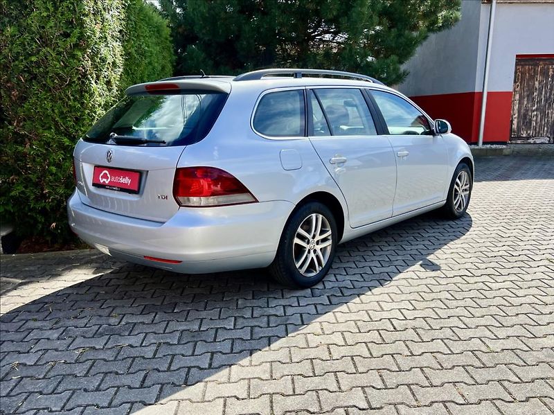 Volkswagen Golf 1,6 TDI  HIGHLINE*DSG*ZÁRUKA - fotka 6 z 40