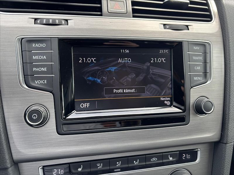 Volkswagen Golf 1,4 TSi AT Highline NAVI KAMER - fotka 30 z 47