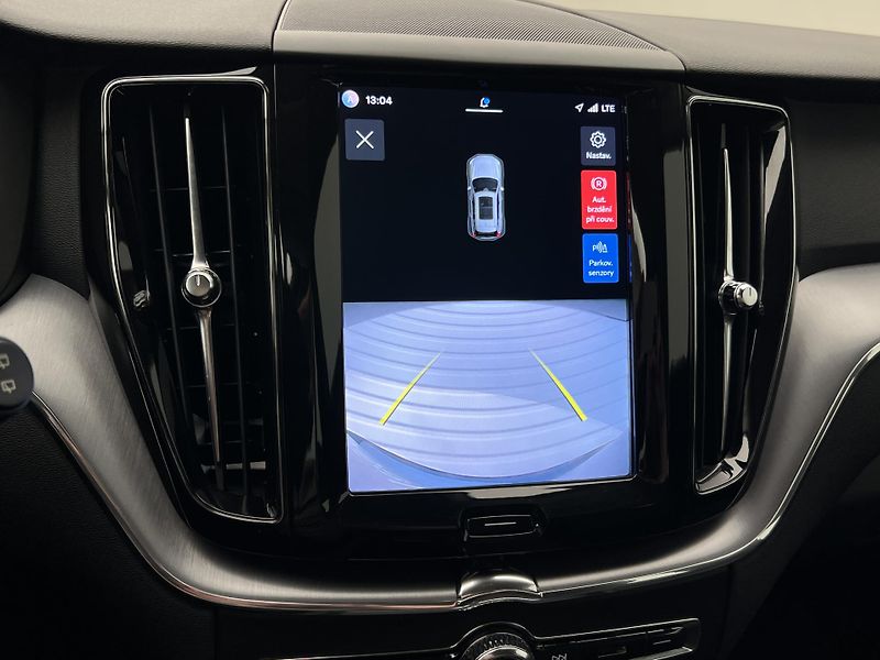 Volvo XC60 B4 AWD MOMENTUM PRO AUT - fotka 29 z 40
