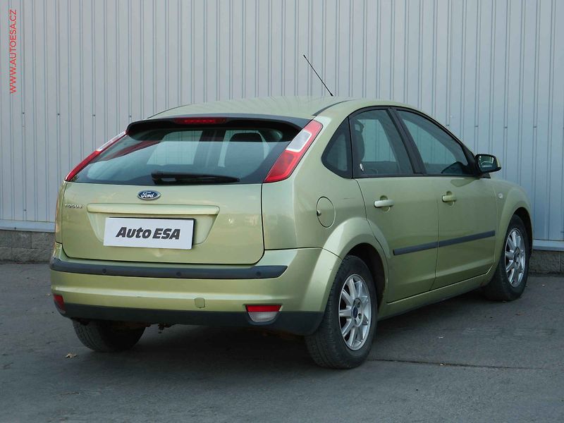 Ford Focus (2006) 1.6i, AC, park.čidla - fotka 4 z 16