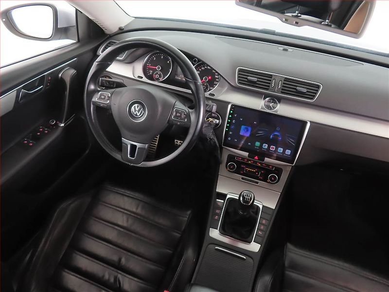 Volkswagen Passat (2011) 2.0 TDI, Navi, Tempomat - fotka 7 z 14