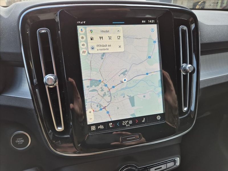 Volvo XC40 2,0 B3 Core - fotka 15 z 16