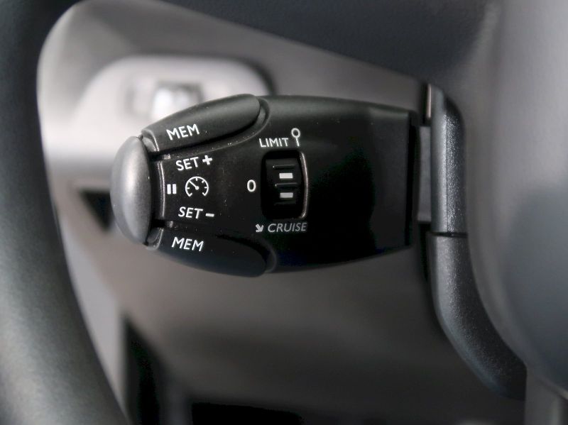 Toyota ProAce City Verso (2021) FAMILY L2 1.5D-4D 96KW 7MÍST T - fotka 19 z 31