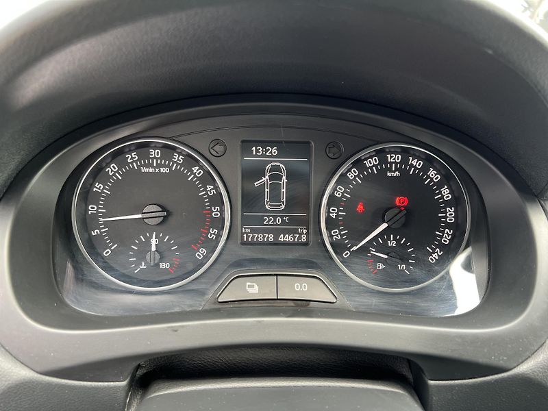 Škoda Rapid (2015) 1,6TDi 77kW AMBITION - fotka 12 z 32
