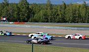 Start nedělního čtvrtého závodu NASCAR.