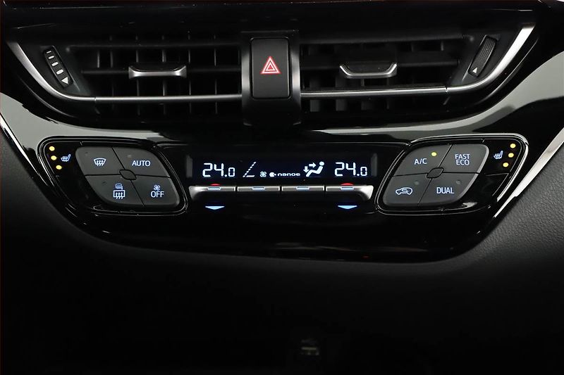 Toyota C-HR (2023) GR Sport 2.0 Hybrid - fotka 12 z 20