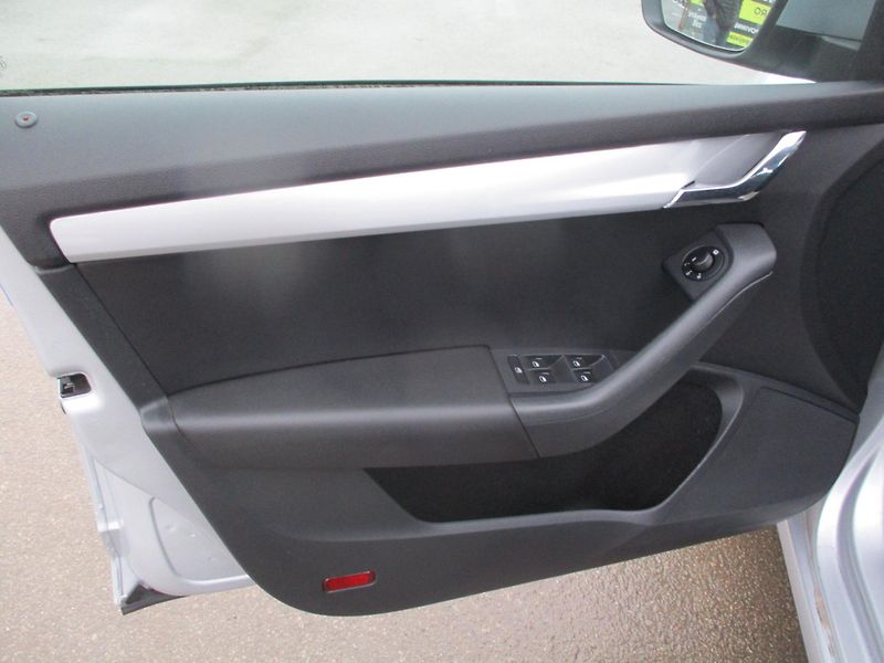 Škoda Octavia 1.2 TSi AMB*SERVIS*L+Z PNEU - fotka 11 z 40