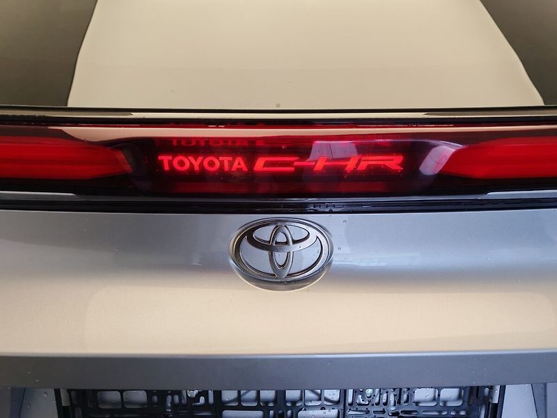Toyota C-HR - fotka 9 z 41