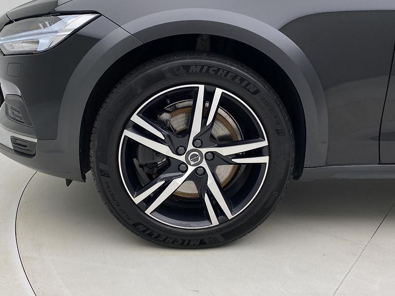 Volvo V90 CC D5 AWD MOMENTUM POLESTAR  - fotka 36 z 46