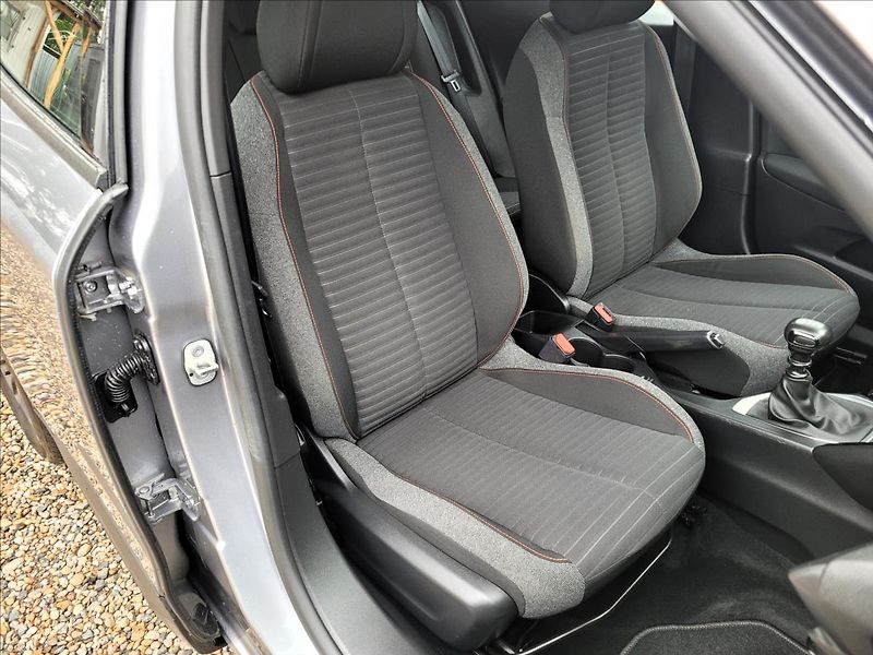 Peugeot 2008 1,5 HDI,navi,digiklima,alu, - fotka 11 z 50