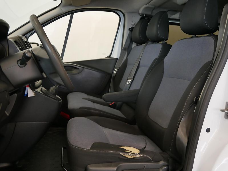 Opel Vivaro - fotka 10 z 22