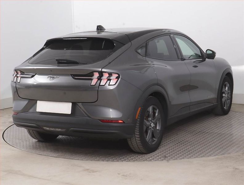 Ford Mustang Mach-E (2021) Standard Range RWD, SoH 94% - fotka 5 z 20