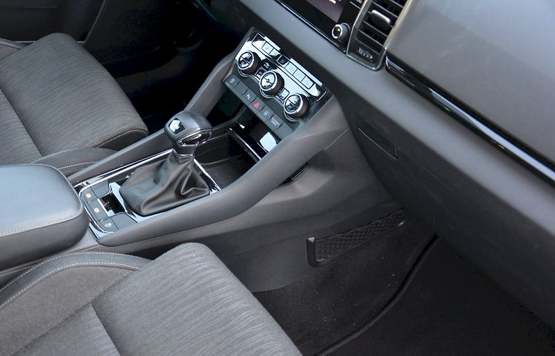 Škoda Karoq (2019) 1.5 TSI 110 KW Style DSG 7 Aut - fotka 10 z 26