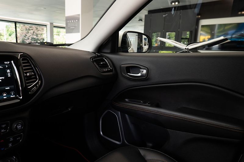 Jeep Compass - fotka 17 z 21