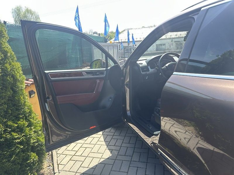 Volkswagen Touareg 3.0 V6 TDi BlueMotion - fotka 26 z 35