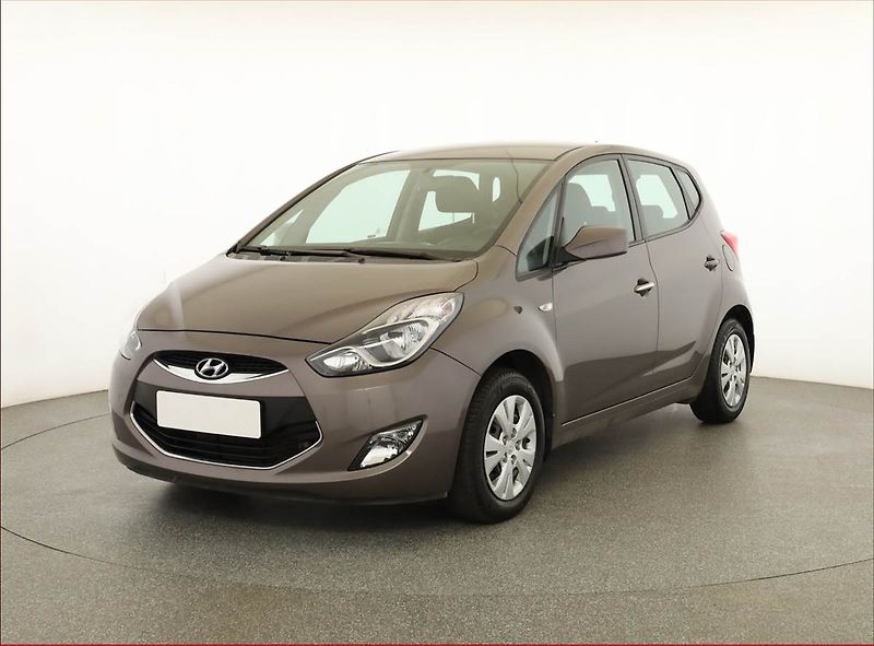 Hyundai ix20 (2011) 1.4 CVVT, Serv.kniha - fotka 2 z 12