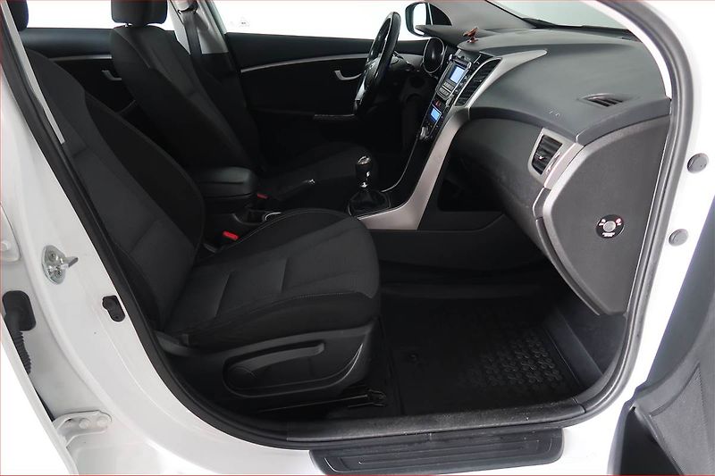 Hyundai i30 (2015) Weekend 1.6 CRDi, ČR,1.maj - fotka 9 z 16