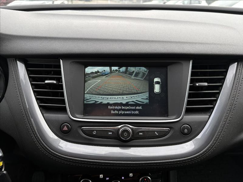 Opel Grandland X 1,5 - fotka 14 z 17