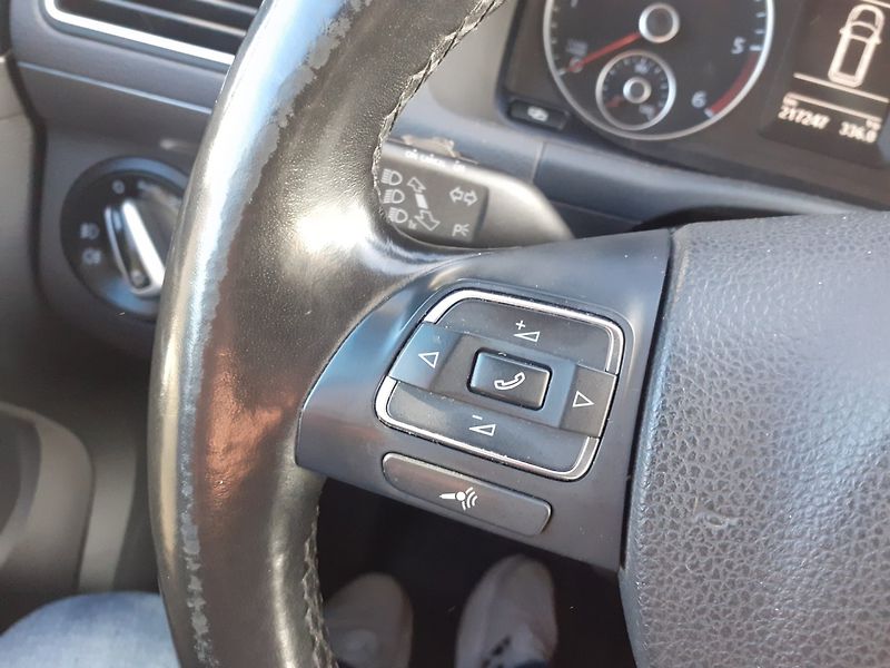 Volkswagen Touran (2011) 2.0 TDi CROSS - fotka 10 z 34