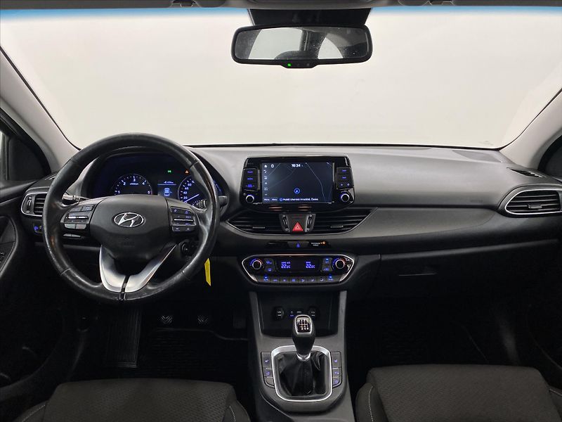 Hyundai i30 1,6 CRDi 81 kW Navi - fotka 9 z 24