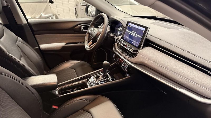 Jeep Compass (2021) 1.3i 4x4,PHEV,50km dojezd - fotka 24 z 51