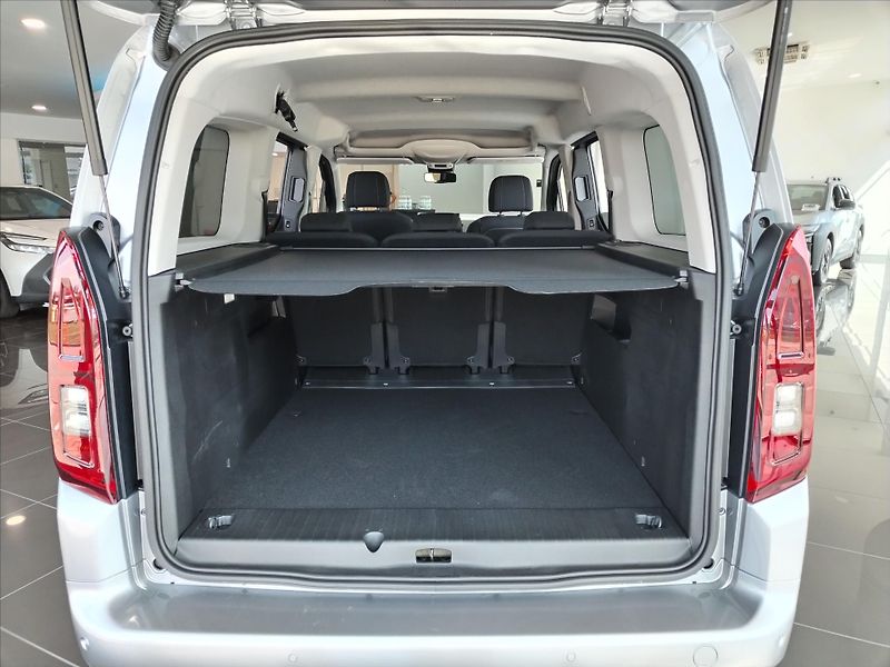 Toyota ProAce City Verso (2026) 1.5 DIESEL 6MT  FAMILY 5S LONG - fotka 16 z 18