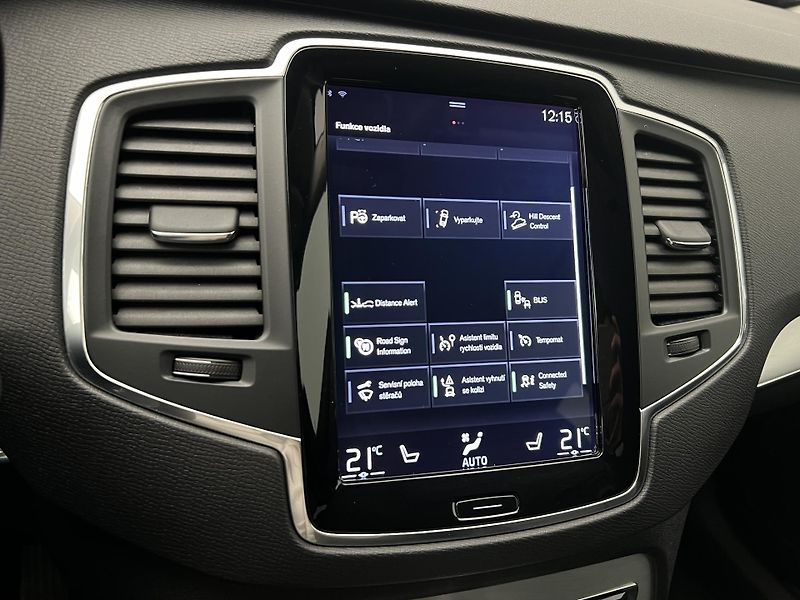 Volvo XC90 D5 AWD MOMENTUM CZ - fotka 26 z 33