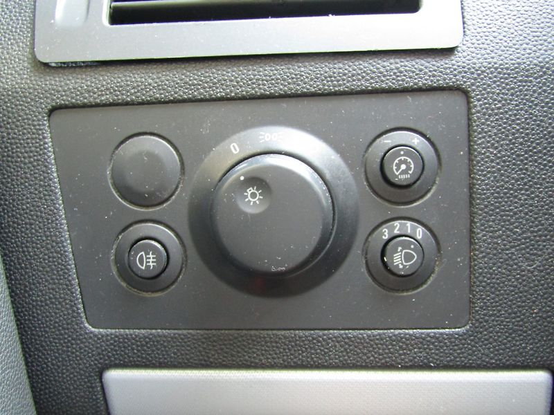 Opel Zafira (2006) 1.9 CDTi 88kW - fotka 29 z 33