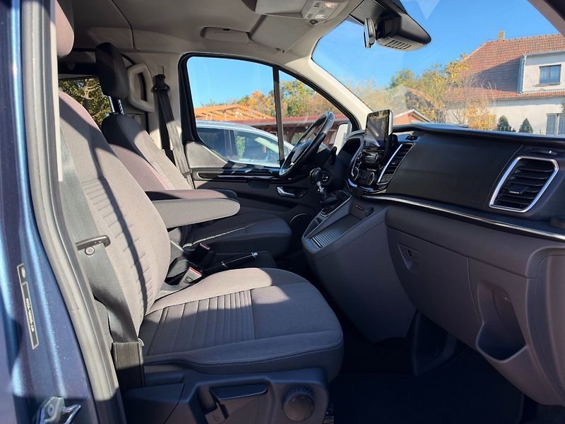 Ford Tourneo Custom (2022) Titanium 2.0TDCi 96kW L2 - fotka 25 z 35
