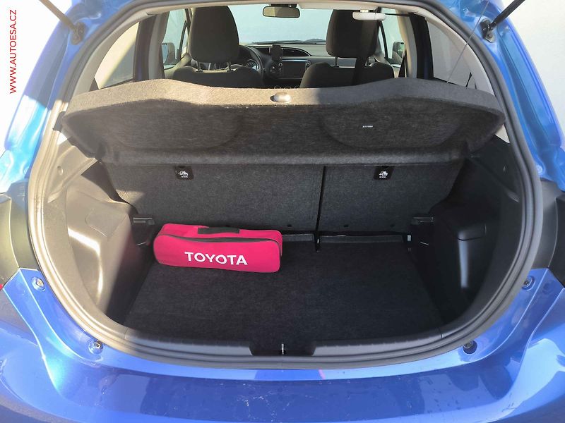Toyota Yaris (2017) 1.5 i, 1.maj,ČR, AC, park - fotka 6 z 19