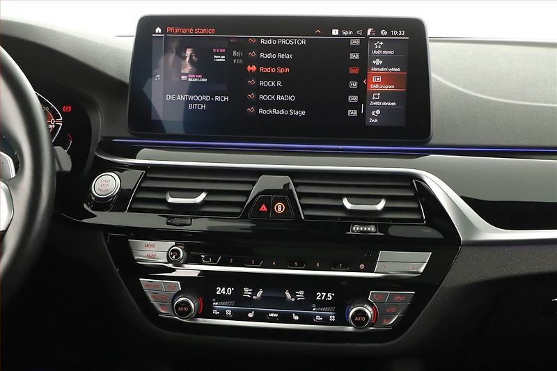 BMW Řada 5 (2023) 530d xDrive - fotka 9 z 20