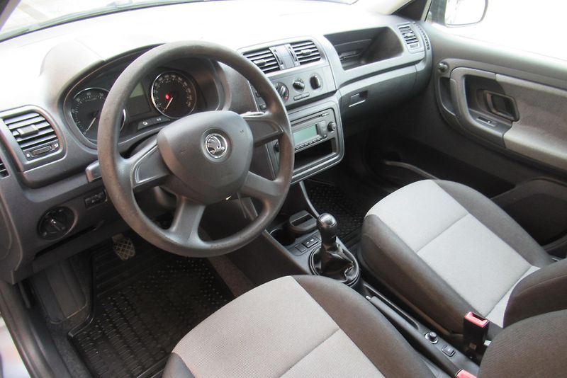 Škoda Fabia 1.2 TSi KLIMA TAŽNÉ - fotka 9 z 29