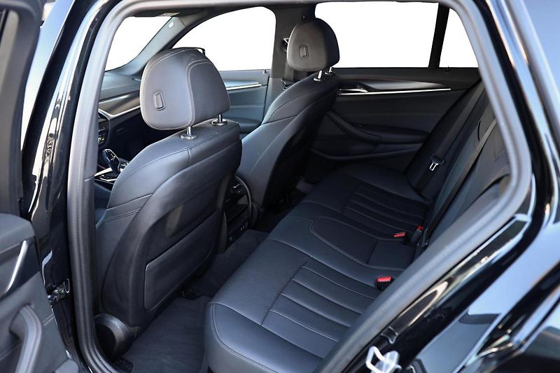 BMW Řada 5 530d xDrive Touring - fotka 14 z 14