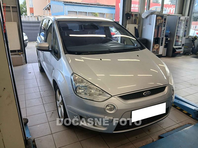 Ford S-MAX (2010) 2.2TDCi, navi, autoAC - fotka 1 z 3