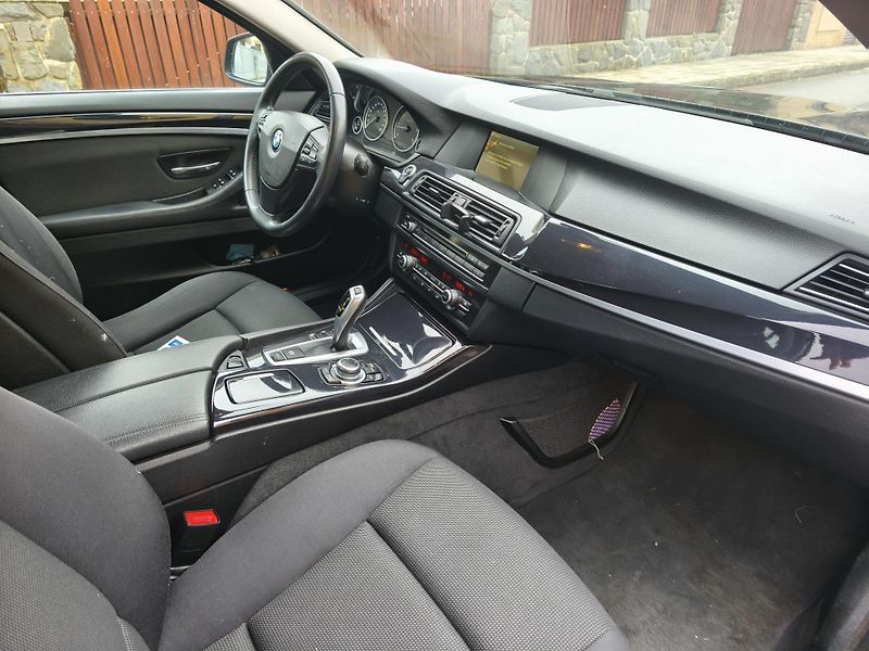 BMW Řada 5 (2013)  520 D -CZ SERVISKA - fotka 12 z 20