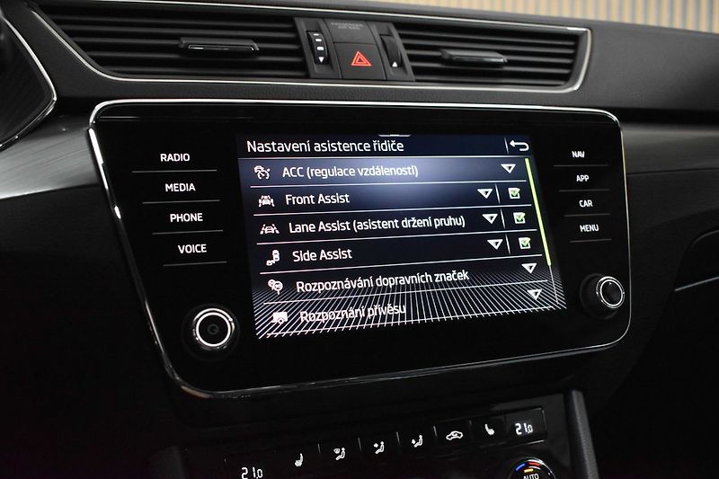 Škoda Superb 2.0 TDI REZERVACE - fotka 29 z 43