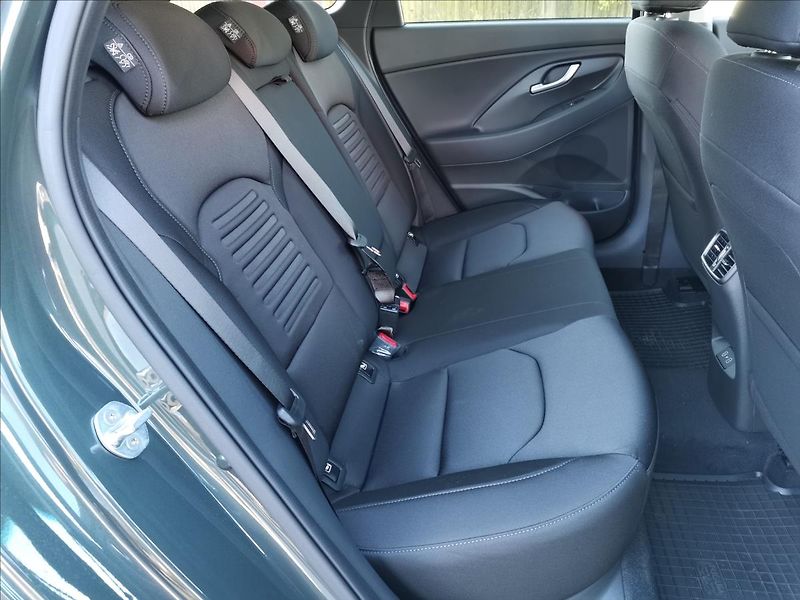 Hyundai i30 1,6 T-GDI WG DCT STYLE SAFETY - fotka 10 z 17