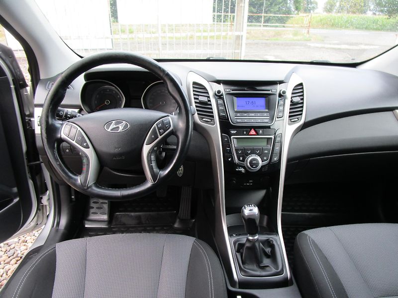 Hyundai i30 1,6-88KW-KOUPEN V ČR-1.MAJITEL - fotka 9 z 13