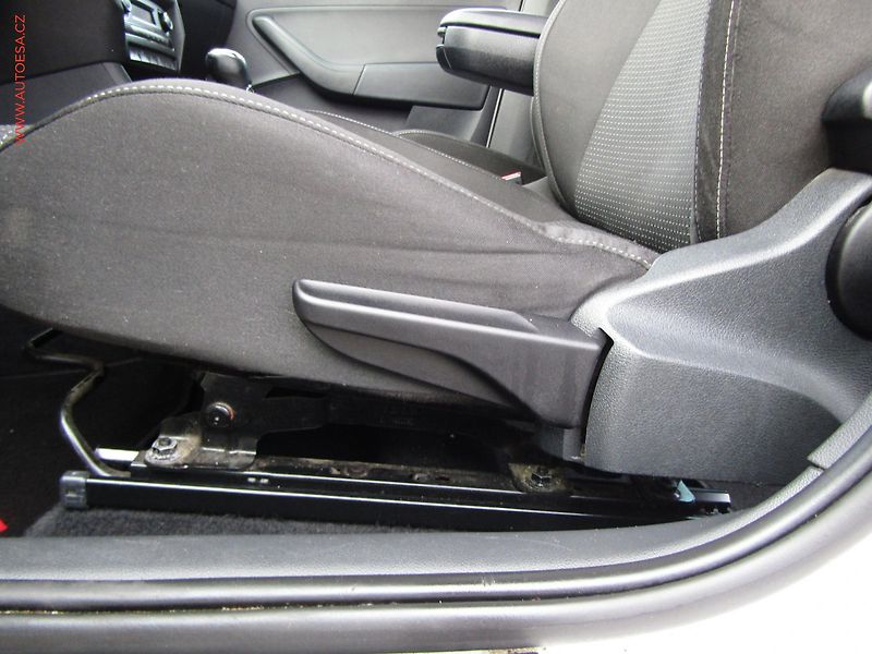 Škoda Rapid (2013) 1.6 TDi, Sport, navi - fotka 11 z 20